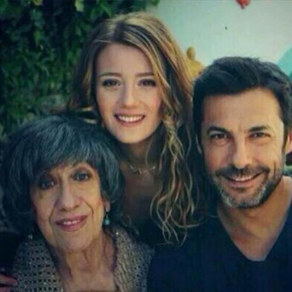 <p>GZEM KARACA</p>    Domates gzeli Ayen Guruda ve Bar Kl 'la