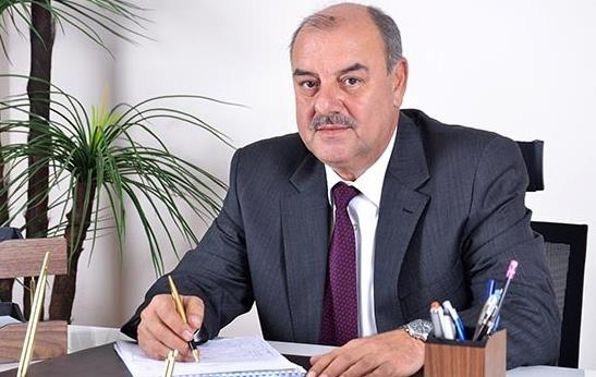 <p><b>zmir - Murat Taer</b></p>    MHP zmir aday olan Taer, 80 iftlik sahibi arkada ile birlikte; bugn 10 bin yesi bulunan zmir Damzlk Sr Yetitiricilii Birlii'ni kurdu. Bu birliin bakan yardmcln da yapt. zmir'e bal tm kylerde besicilere hayvan besleme teknikleri konusunda seminer verdi. Halen damzlk dve yetitiricilii ve st inekilii yapmaya devam ediyor.