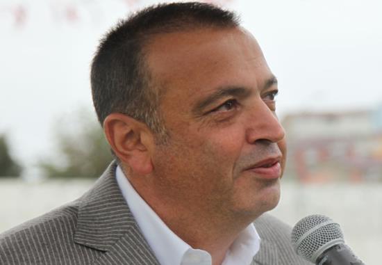 <p><b>ATAEHR - BATTAL LGEZD</b></p>    Marmara niversitesi Eitim Fakltesi'nden mezun oldu. Aile irketlerinde grev alarak ticaret hayatna atld.