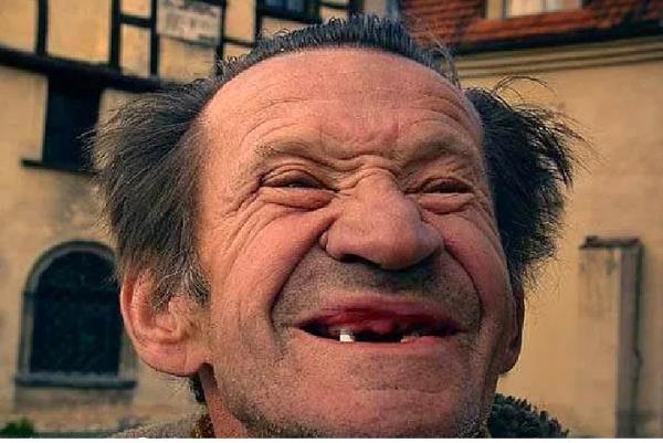 O erkek fakirlikte yksek lisans yapyor demektir :D