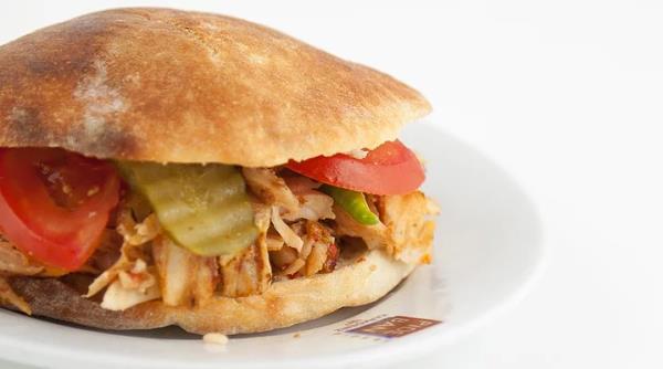 6-) Kebapya gidip Adana kebap yerine tavuk dner yiyorsa