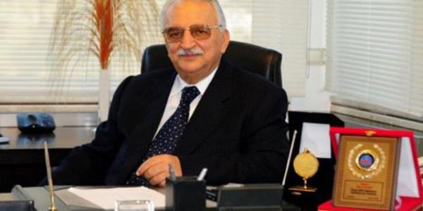 <p><b>46. NUR OMU-Sunar Grup Ynetim Kurulu Bakan</b></p>  <p><b>2013 cirosu (Milyon TL) 1000</b></p>    <p><b>alan says 745</b></p>    <p><b>Adana'dan 80 lkeye uzanyor</b></p>    Nuri omu?nun 1974?te kurduu Sunar Grup, komu lkelerden Seyeller ve Fransz Guyanas?na kadar farkl corafyalara, zeytinyandan msr yana, ayiek yandan margarine kadar geni rn yelpazesiyle ihracat yapyor. 2013 ylnda ihracatn yzde 74 orannda artrarak 213,1 milyon TL?ye ulatran irket 537 milyon TL de ciro yapt. 1974?ten sonra yatrmlar yaparak blgede tarma dayal sanayinin gelimesini katk salad. ifti dostu uygulamalar ile ukurova insanna nderlik etti. lerleyen yana ramen i hayatndan kopmayan Nuri omu, Adana?da giriimci kiiliinin yan sra hayrsever bir iadam olarak da nam sald. Eitim ve salk alanlarnda yapt saysz hizmetlerinden dolay TBMM tarafndan 2007?de ?stn Hizmet dl?ne layk grld.