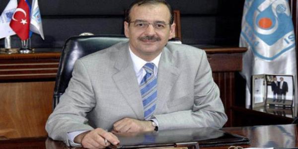 <p><b>21. TAHR BYKHELVACIGL-Zade Grubu Ynetim Kurulu Bakan</b></p>  <p><b>2013 cirosu (Milyon TL) 263</b></p>    <p><b>alan says 250</b></p>    <p><b>Helal sertifikasnn ncs</b></p>    Bir aile irketi olan Helvaczade'nin ynetim kurulu bakanln yrten Tahir Bykhelvacgil, 1993-1996 yllar aras Mstakil Sanayiciler ve adamlar Dernei (MSAD) ynetim kurulu bakan vekillii, 2005-2013 yllar arasnda da Konya Sanayi Odas bakanl yapt. Gda ticareti ile faaliyete balayan irket 1991 ylnda retime geti. Zade Bitkisel Ya Rafinasyon tesisi, Trkiye?de halal, kosher, retim sertifikasna sahip ya retim tesisi. irket, bugn be ktada 60 lkeye 25 milyon dolarlk ihracat yapyor. Toplam 250 alana sahip olan Helvaczade, geen ylki 263 milyon liralk cirosunu bu yl 300 milyon liraya ulatrmay hedefliyor.