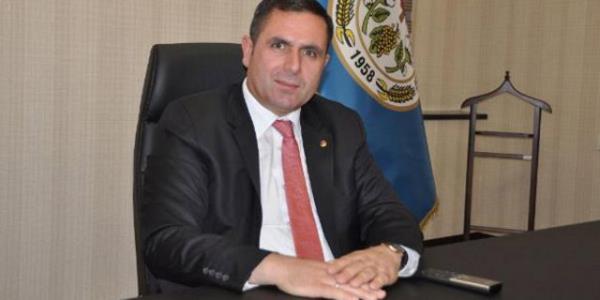 <p><b>41. AHMET TRYAKOLU-Tiryakiolu Ynetim Kurulu Bakan</b></p>  <p><b>2013 cirosu (Milyon TL) 2670</b></p>    <p><b>alan says 683</b></p>    <p><b>En byk tarm ihracats</b></p>    Tiryaki Agro Gda, 1980 ylnda Ali Tiryakiolu tarafndan Gaziantep'te kk bir mercimek ileme tesisi ile ald. 1992 ylnda ikinci kuak temsilci Ahmet Tiryakiolu?nun irkete gelmesiyle kurumsallama ve yurtdna alma sreci balad. 500 milyon dolarlk ihracatyla Trkiye'nin en byk tarm rnleri ihracats olan Tiryaki Grup?un 2013 cirosu 1 milyar 405 milyon dolara ulat. 2014?te bu rakam 1 milyon 580 bin dolara karmay hedefleyen irket 683 kiiye istihdam salyor. Ahmet Tiryakiolu, STK?larda da ok etkin bir isim. Halen Gaziantep Ticaret Borsas Ynetim Kurulu Bakan olan Tiryakiolu, TOBB bnyesinde Strateji Gelitirme Yksek Kurulu yelii ve Ticaret Borsalar Konsey yelii grevlerini yrtyor.