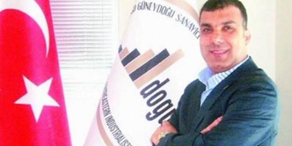 <p><b>9. TARKAN KADOOLU-Kadoolu Grup Ynetim Kurulu Bakan</b></p>  <b>2013 cirosu (Milyon TL) 2300</b>    <p><b>alan says 1250</b></p>    <p><b>TSAD'ta Dou'nun temsilcisi</b></p>    TSAD ynetim kurulu yeliine gelene kadar Cizreli Tarkan Kadoolu'nu kamuoyu pek tanmyordu. Geen ylki genel kurulda ynetime giren Kadoolu, i dnyasnda gzlerin Cizre'ye evrilmesinde barol oynad. TSAD'n en ar isimlerinin kentlerinde toplant yapmalarna, pek ounun memleketine ilk kez misafir olmalarna nayak oldu. Aktif sosyal ynnn yan sra cirosu 1,2 milyar dolara ulaan son derece etkin bir grubun da bakanln yrtyor. 1977'de Cemal Kadoolu'nun temellerini att Kadoolu Grubu, olu Tarkan Kadoolu liderliinde Trkiye'nin en byk petrol datmcs ve ya ihracatlarndan biri haline geldi.