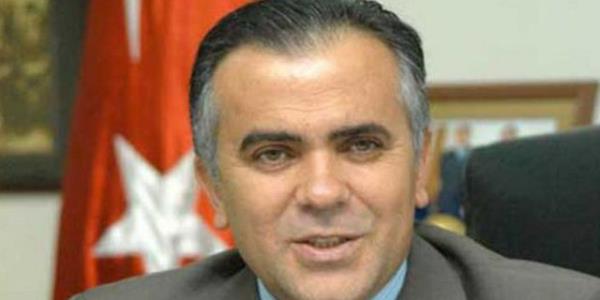 <p><b>50. OSMAN YILDIRIM- Ylta Grubu Ynetim Kurulu Bakan</b></p>  <p><b>2013 cirosu (Milyon TL) 229</b></p>    <p><b>alan says 650</b></p>    <p><b>Sivas' yatrm ss yapt</b></p>    Hac Osman Yldrm, Sivas denilince ilk akla gelen isimlerden biri. Sivas? 2000?li yllarn banda karlan tevik yasas kapsamnda Anadolu?nun yatrm ss haline getiren Osman Yldrm, kente Aselsan ile birlikte Trkiye?nin ilk lens fabrikasn kurarak adndan sz ettirdi. Anadolu niversitesi ktisat Fakltesi?ni bitiren Yldrm?n sahibi olduu Ylta Grup, inaat-taahht, lojistik, medya, gda, medikal ve hizmet sektrlerinde faaliyet gsteriyor. 2011 ylnda Trkiye Odalar ve Borsalar Birlii (TOBB) Ticaret ve Sanayi Odalar Konsey Bakanl grevini stlenen Yldrm, 10 yldan bu yana da Sivas Ticaret ve Sanayi Odas ynetim kurulu bakanl grevini baar ile yrtyor.