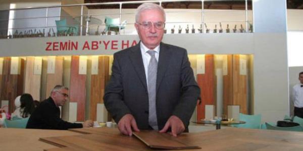 <p><b>31. FEHM YILDIZ-Yldzlar Holding Ynetim Kurulu Bakan</b></p>  <p><b>2013 cirosu (Milyon TL) 2700</b></p>    <p><b>alan says 3000</b></p>    <p><b>Kerestede yldz oldu</b></p>    Fehmi Yldz'n banda bulunduu ve yakn zamanda olu Hakk Yldz'a ynetimini devretmeye hazrland Yldzlar Holding'in kkleri 1890'lara uzanyor. irket, kereste ticaretiyle ie balad ve bugn demir-elikten sigortaya, gbreden deniz iletmeciliine kadar pek ok farkl alanda hizmet verir konuma geldi. 3 bine yakn alan olan ve 2,7 milyar TL ciroya ulaan Yldzlar Holding, 40'dan fazla lkeye ihracat yapyor. Faaliyet gsterdii alanlarda kendisine snr koymayan, hep daha ilerisini yakalamaya alan Yldz, kendine dnya liderliini hedef koymu bir i insan. Ayrca Kocaeli'ne eitim alannda da byk katk salam biri. Son olarak Yldz Entegre Meslek Lisesi'ni yaptrd. Bunun dnda hem kiisel hem de irket olarak blgede pek ok okulun kuruluuna destek olduu da biliniyor.