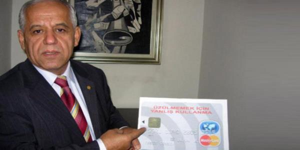 <p><b>38. SLEYMAN ONATA-Uur Boya Ynetim Kurulu Bakan</b></p>  <p><b>2013 cirosu (Milyon TL) 149</b></p>    <p><b>alan says 172</b></p>    <p><b>Sivil toplumcu yn gl</b></p>     hayatna atlmadan nce gittii Almanya?da  yl mzik retmenlii yapan Sleyman Onata, 1988 ylnda Adana?da ev aletleri, hrdavat ve cvata perakende sat ile ticaret hayatna atld. Onata, yaratt Uur Boya markas ile ksa srede Trkiye genelinde adn duyurdu. Uur Boya bugn 12 bin metrekare alanda retimine devam ediyor. 2000 ylnda Onata Otomotiv irketini kurarak otomotiv sektrne de adm atan Onata, 2008?de tm ticari faaliyetlerini Onata Grup bnyesinde toplad. Uzun yllar Adana Sanayici ve adamlar Dernei ve ukurova Kalknma Ajans Kalknma Kurulu Bakanl yapan Onata, 1 Eyll 2012?den beri de Trk Giriim ve dnyas Konfederasyonu (TRKONFED) Bakanln yrtyor.