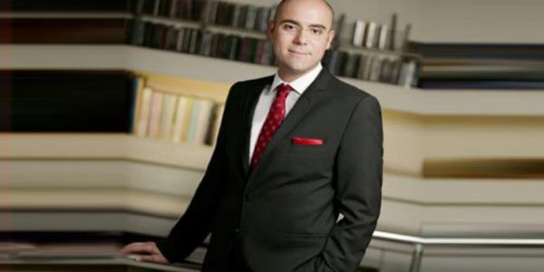 <p><b>26. KESKN KESKNOLU-Keskinolu Ynetim Kurulu yesi</b></p>  <p><b>2013 cirosu (Milyon TL) 1000</b></p>    <p><b>alan says 4000</b></p>    <p><b>Ttn kylsne hayat Verdi</b></p>    Temelleri 1963'te merhum smail Keskinolu tarafndan Manisa'ya bal Akhisar'da atlan Keskinolu irketler Topluluu kmes hayvanlarnn yetitirilmesinden lojistie kadar farkl alanlarda faaliyet gsteriyor. Akhisar'da ttne gelen kotadan sonra oluan boluu Keskinolu'nun destekledii retim iftlikleri doldurdu. irket, 75 lkeye pili eti, yumurta ve zeytinya ihracat yapyor. Geen yl 80 milyon dolar olan ihracatn bu yl 100 milyon dolara karmay planlyor. Keskinolu'nun nc kuak yneticisi Keskin Keskinolu, farkl sektrlerdeki giriimleri ve inovatif almalaryla irketi gelecee tayan isim. Keskinolu, Ege Canl Hayvan Su rnleri ve Mamulleri hracatlar Birlii'nde ynetim kurulu yesi.