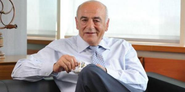 <p><b>39. MEHMET TUZA-Pakpen Ynetim Kurulu Bakan</b></p>  <p><b>2013 cirosu (Milyon TL) 430</b></p>    <p><b>alan says 827</b></p>    <p><b>Konya'da yedi fabrikas var</b></p>    Konya merkezli Pakpen, pencere sistemleri zerindeki almalarn yaltm ve boru sektrlerine tayarak Trkiye?nin en byk 500 irketi arasna girmeyi baarm bir grup. Konya?da yedi fabrikasyla 430 milyon TL ciroya ulaan Pakpen irketler Grubu?nun ynetim kurulu Bakan Mehmet Tuza, bu dnemde zellikle yurtd pazarlara odaklandklarn sylyor. 2009?dan bu yana her yl yzde 10-15 aralnda byyen Pakpen?in ihracatta ok nemli baarlara imza attn syleyen Mehmet Tuza, blge lkelerinde yatrm iin alma yrtyor. Tuza, ?srail?in doalgaz datm projesinden i aldk. Konutlara doalgaz datm borularn biz salayacaz. Henz imza atlmad, anlama zerinde alyoruz. Bu i 10 yl boyunca srecek ve yllk 10 milyon dolar civarnda ciro katks salayacak? diyor.