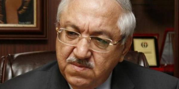 <p><b>19. CAHT NAKIBOLU-Naksan Holding Ynetim Kurulu Bakan</b></p>  <p><b>2013 cirosu (Milyon TL) 1300</b></p>    <p><b>alan says 7000</b></p>    <p><b>Gaziantep'ten 140 lkeye ihracat</b></p>    1940 ylnda Mehmet Nakbolu tarafndan toptan atariye ve hrdavat dkkanyla temelleri atlan Naksan Holding, Gaziantep'in nde gelen irketlerinden.  kuaktr plastik ambalaj sektrnde bulunan Naksan, ayrca hal, tekstil, biliim ve lojistik sektrlerinde faaliyet gsteriyor. 7 bin kiiye istihdam salayan irket, 140' akn lkeye ihracat gerekletiriyor. Her geen yl yatrm hamleleriyle byyen Naksan Holding'in ynetim kurulu bakanln yapan Cahit Nakbolu, Organize Sanayi Blgeleri st Kuruluu (OSBK) ynetim kurulu ve Gaziantep OSB bakanln da yrtyor.