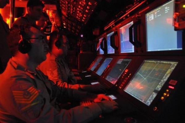 Denizaltnn personel says 50. 6'ar saatlik 4 vardiya halinde grev yapyorlar.