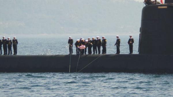 "Aziz ehitlerimizin ruhlar, frtnalarda, cokun denizlerde, gecelerin karanlnda ve denizlerin derinlerinde Trk denizcisine rehber oluyor."