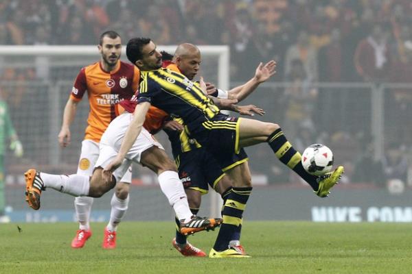 Yenilgi sonras bir Fenerbahe atasz der ki; Biz 10 kiiydik yoksa yenerdik