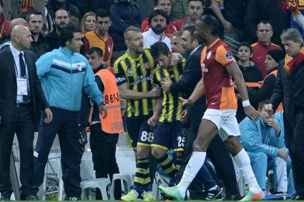 - Melo birazdan hakemi bile oyundan attrabilir,ben diyim.