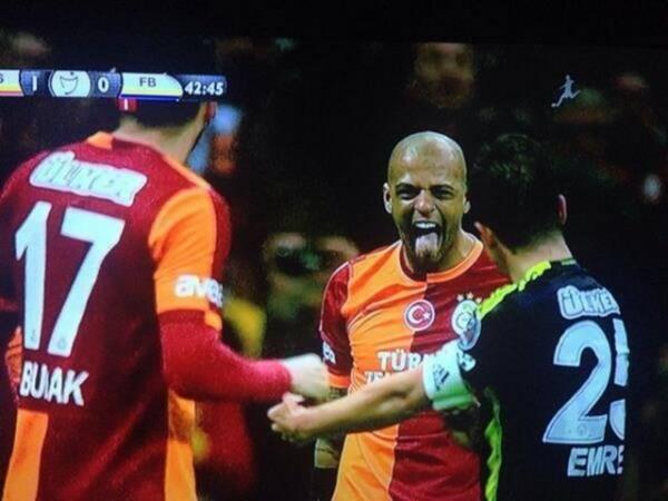 - Melo'nun hareketini imdi grdm, bu hareket Brezilya'da "ben senden daha glym o yzden dar kmalsn" anlamna geliyor.