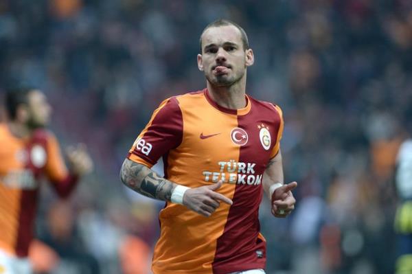 Biz Sneijder'in, Drogba'nn utlarna heyecanlanyorken adamlar Bekir'in utuna heyecanlanyor