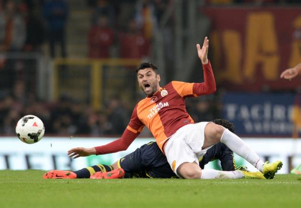 Burak her kareye bastnda gol olacak sanyor :)