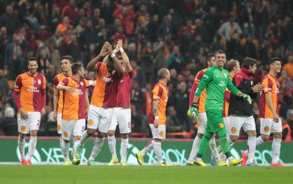SON DAKKA: Sabri?nin oyuna girmesiyle Galatasaray da 10 kii kald