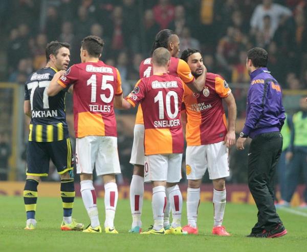 Galatasaray'n kaptanlk pazuband dolaa dolaa bana kadar ulat