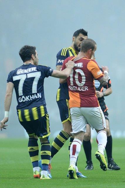 - Melo'yu Gs formas yznden seviyosunuz. Ayn Emre'ye de Gs'dayken hastaydnz. Emre ve Melo gibi adamlar seven futbolu sevmiyor demektir