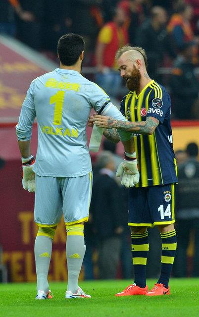 - Ahahahaha melo istediini yapt gstertti krmz kart emreye