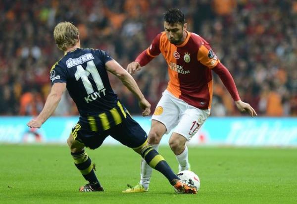 - Ben hakemin yerinde olsam daha maa kmadan tnelde Melo ve Emre ye krmz kart gsterir,rahat rahat ma ynetirim.