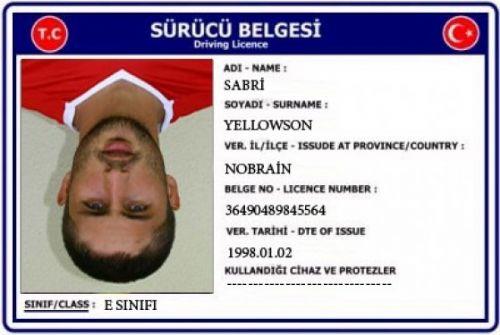 Galatasarayda top koturan Sabri Sarolu oynad futboldan ok yapm olduu aklamalar ve ilgin hareketlerle adndan skca sz ettiriyor.