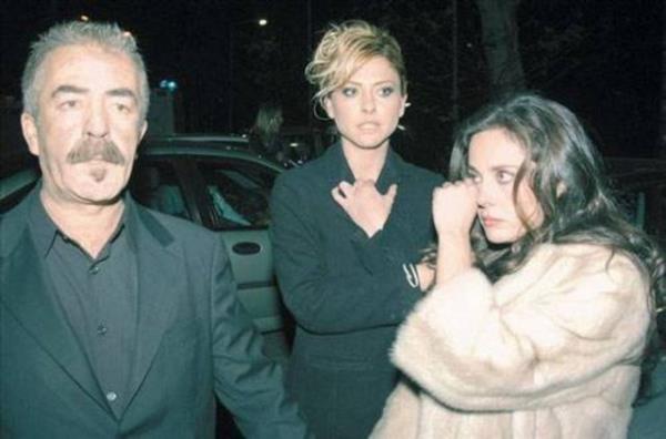 Oyuncu Nil�fer A��kal�n'�n y�netmen Orhan O�uz'la a�k� da sette ba�lad�.