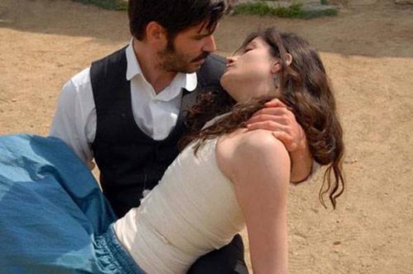 BERRAK T�Z�NATA� VE TOLGAHAN SAYI�MAN