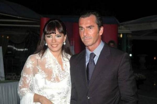 Film projesi i�in bulu�an �ift birka� ay ge�meden solu�u nikah masas�nda ald�. Bo�anma da evlilik kadar h�zl� geldi ve yollar ayr�ld�.