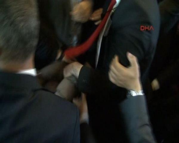 Saldrgann kimlii henz belirlenemedi.