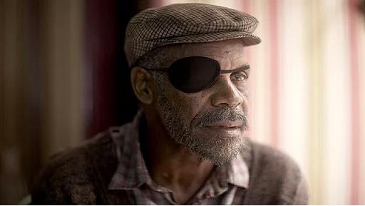 <p><b>11. Gzleriniz kr noktalara adapte olabilir</b></p>  Glokom gibi belli bal gz sorunlar grnzde kr noktalarn ortaya kmasna sebep olabilir. Tpk ters evrilmi grntye almanz gibi beyniniz boluklar doldurarak kr noktalara adapte olmanz salar.