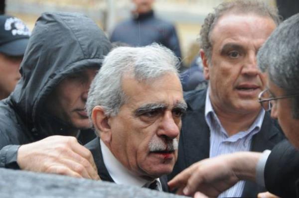 <p><b>AHMET TRK</b></p>   Mardin Bykehir Belediye Bakan seilen Bamsz Milletvekili Ahmet Trk de Bulanck davas iin bulunduu Samsun'da 2010 ylnda yumruklu saldr ile kar karya kalmt.