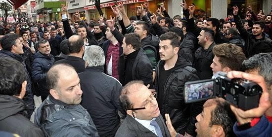 <p><b>ERTURUL KRK HDP E Genel Bakan</b></p>   Erturul Krk de 30 Mart seimleri ncesinde Ordu'da bir seim ofisinin al srasnda bir grup tarafndan protesto edilmi ve bunun zerine ofiste mahsur kalmt.