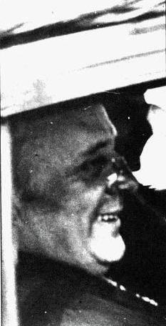 <p><b>Sleyman Demirel</b></p>   Sleyman Demirel de, Babakan olduu 1975 ylnda yumruklu saldrya uramt.