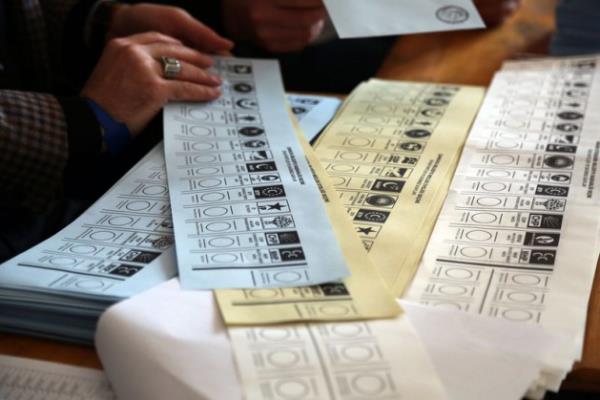 Belediye bakanl seiminde, CHP aday Dursun Uzunca'nn 596, AK Parti aday Mehmet elik'in ise 595 oy aldn gz nnde bulunduran seim kurulu, geersiz saylmas gereken oyun, hangi partiden dleceinin tespit edilememesi zerine, le Seim Kurulu Bakan Hakim Fatih Karaca bakanlnda toplant yapld. tirazlarn da deerlendirildii toplantda, belediye bakanl seimlerinin iptal edilmesine hkmeden kurul, Adaul beldesinde belediye bakannn belirlenmesi iin seimin 1 Haziran'da tekrarlanmasna hkmetti.