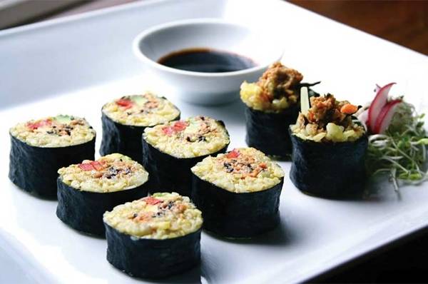 <b>Sui:</b> Youn sos kullanmadnz takdirde taze balk salkl mdr? Doymak istediiniz taktirde ok sayda sui yemek zorundasnz, bu balk rulolar ayrca bol miktarda pirin ve ok az sebze ierir. Bu nedenle bu balklar da sandnz kadar salkl olmuyor.