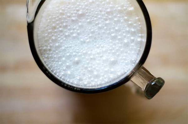 <b>Pirin st:</b> Glendirilmedike, pirin st doal olarak karbonhidrat yksek, protein ve kalsiyumu az olan pirinten retilen svdr. St rnleri yiyebiliyorsanz, kalsiyum, potasyum, A vitamini, D vitamini, B12 vitamini, riboflavin ve magnezyum ieren yasz organik inek stn tercih edin. Soya ve badem st de daha iyi bir st alternatifidir.