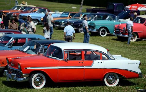 "Bugn 30 ya zerinde yaklak 250 tane otomobil bekliyoruz. Bunlar iki snfta deerlendiriyoruz. Avrupa retimi klasik otomobiller ve Amerikan retimi klasik otomobiller.