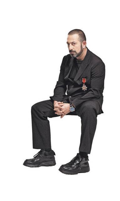 <p><b>GEM OLSUN MESAJLARI YAIYOR</b></p>  <b> CEM YILMAZ</b> Nejat kardeime de acil ifalar ve iyilikler diliyorum...yi adamdr,gnlnce iyiye laykdr...