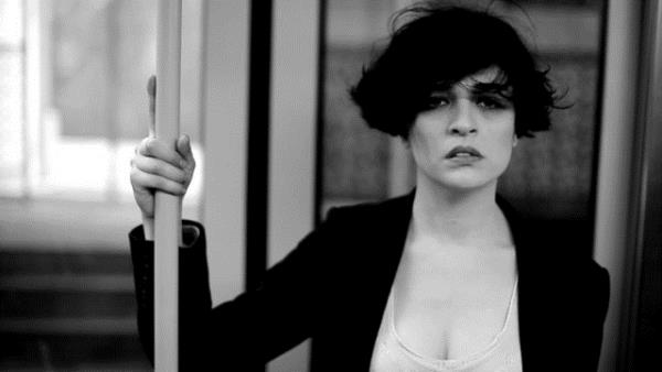 GONCA VUSLATER An durdu. Devam etmek iin Nejat abinin iyilemesini bekliyor. Bi' iyile, ne ebeklikler yapacam sana Nejat abim..