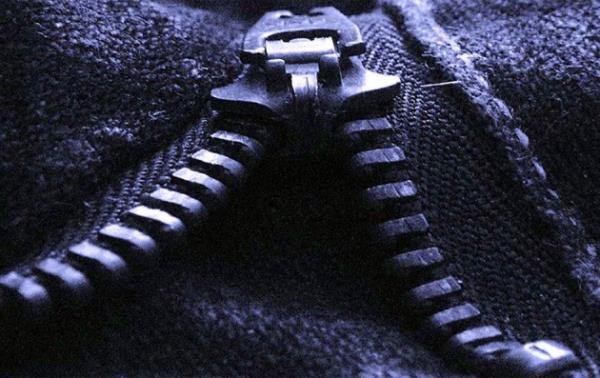 Fermuarlar skrsa: Kurun kalemle fermuar dilerinin zerini karalayn.