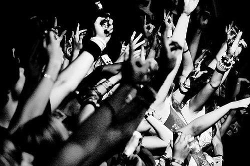 Siz evde ders almak zorundayken darda elenenleri dnmekten alamamak.