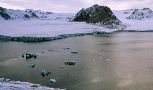 Dnyann en kuzeyde yer alan kara paras Kaffekluben Adas olarak bilinir ve Grnland yaknlarnda bulunur.