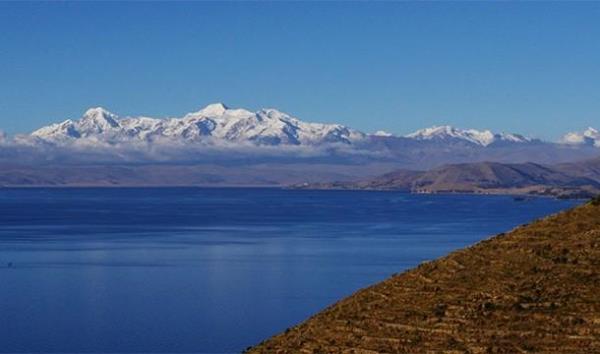 En yksek gl: Titicaca Gl (3.812 metre yksekliinde, Peru ve Bolivya snrnda yer alr)