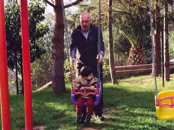 Trkel Fuarclk?n sahibi Korhan Yazgan, 'salncaktaki ocuk' fotorafyla bahar mjdeledi.