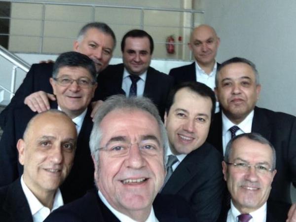 Index Ynetim Kurulu Bakan Erol Bilecik " Index Grup Ynetiminden 'Selfie' pozu :))" diyerek bu pozu pozu paylat