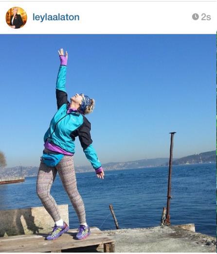 Alarko Holding'in patronlarndan Leyla Alaton, sabah sporunun ardndan poz vermeyi unutmad. Bahar koleksiyonu notunu derek glen suratlarla szn tamamlad.