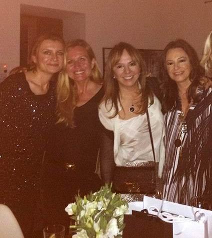 Boyner Byk Maazaclk Genel Mdr Asl Karadeniz'e yakn arkadalar srpriz doum gn partisi dzenledi. Fsun evikel Kuran, Zeynep Selgur ve Ayen Zamanpur gibi nde gelen i kadnlar srprizin bir paras oldu.